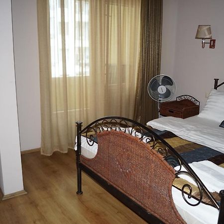 Iar Hotel Батуми Экстерьер фото