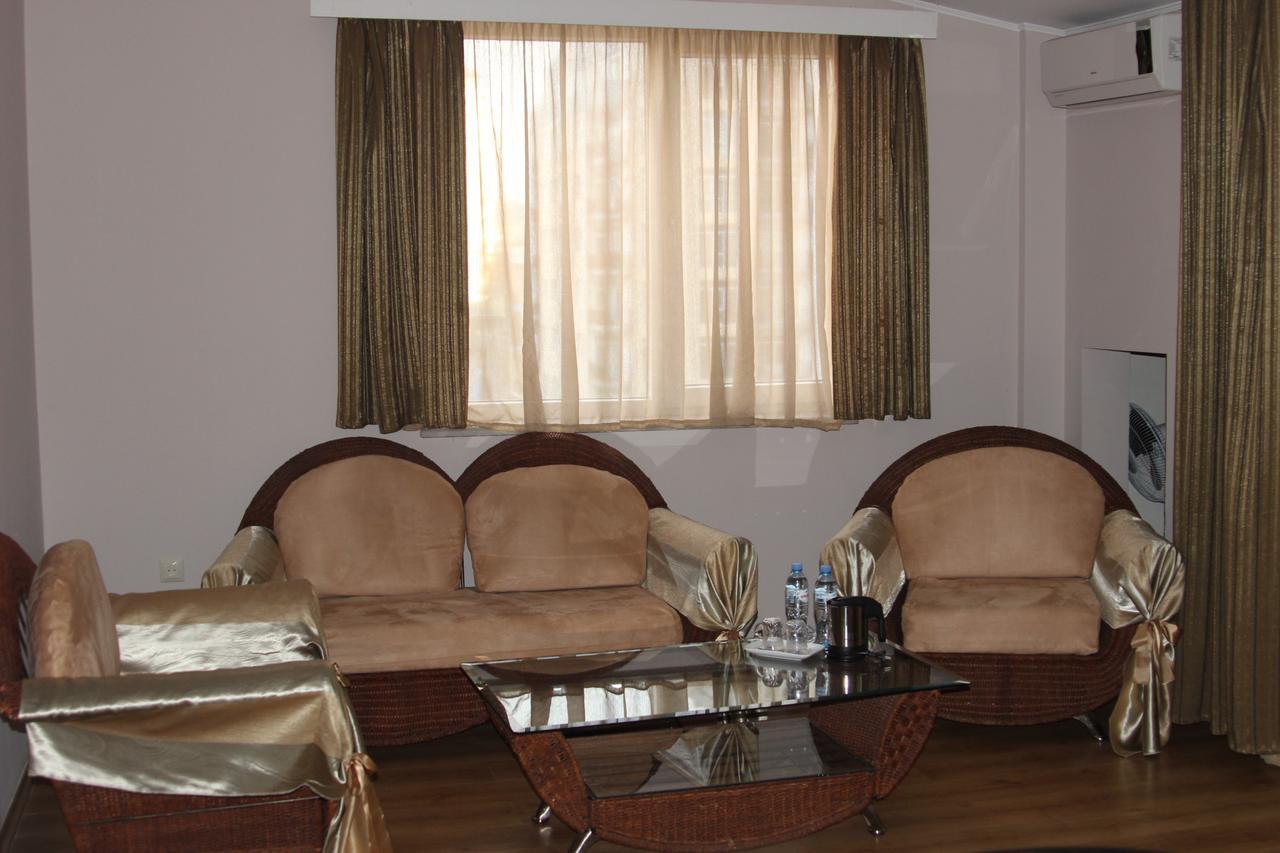 Iar Hotel Батуми Экстерьер фото