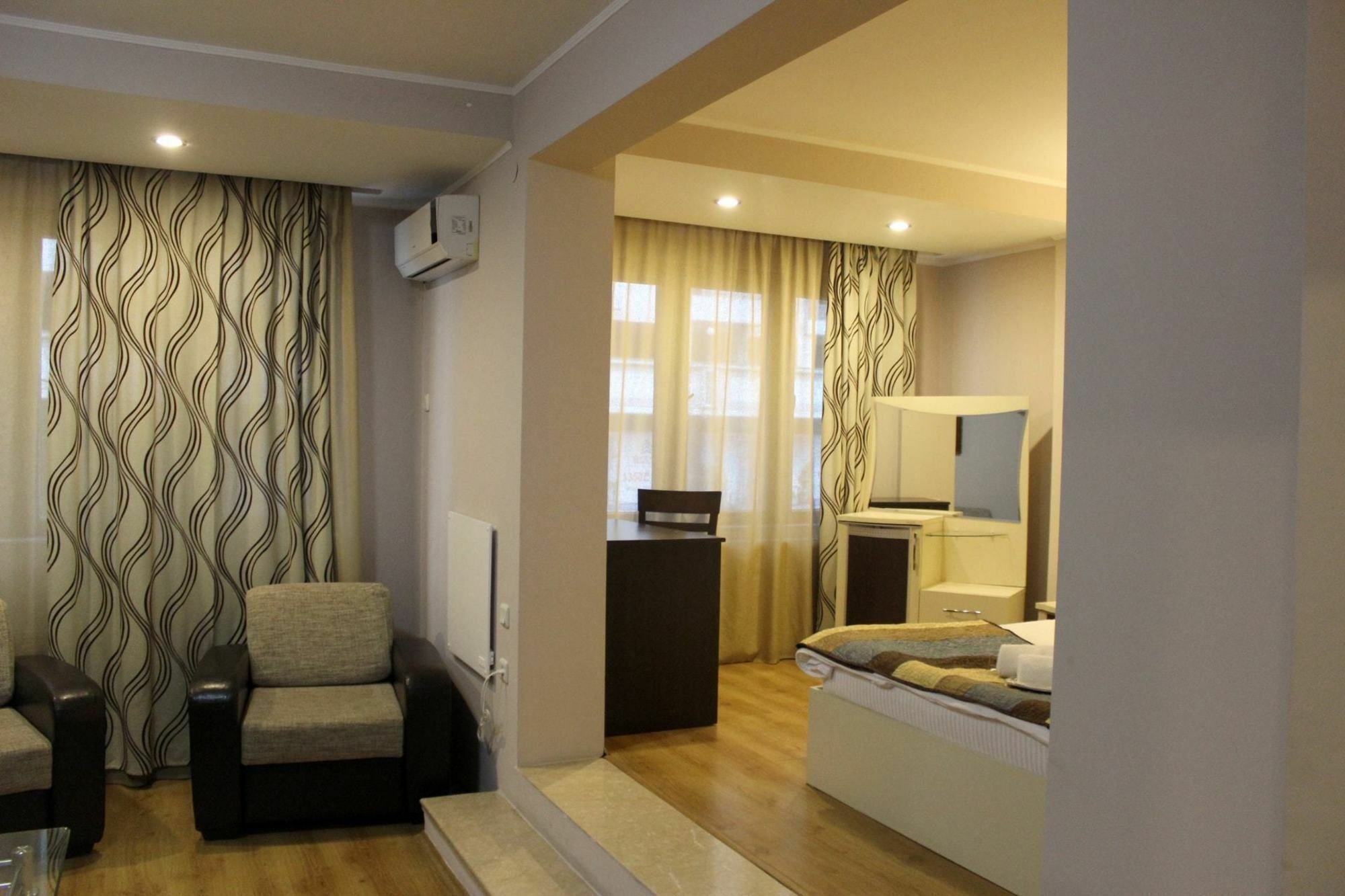 Iar Hotel Батуми Экстерьер фото